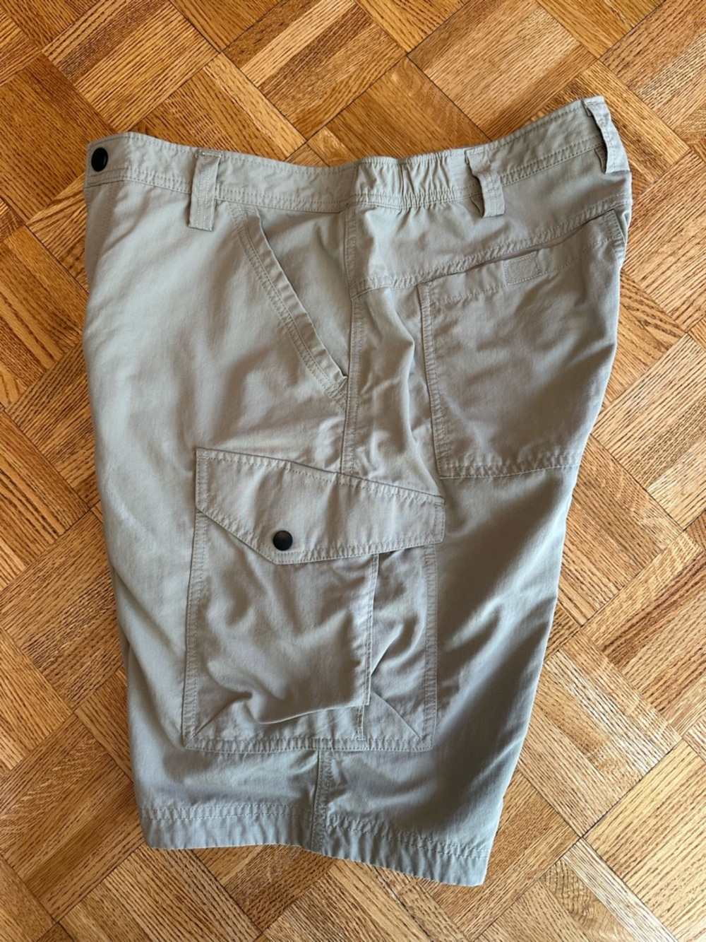 Duluth Trading Co Light Khaki Cargo Rip Stop Shorts 36